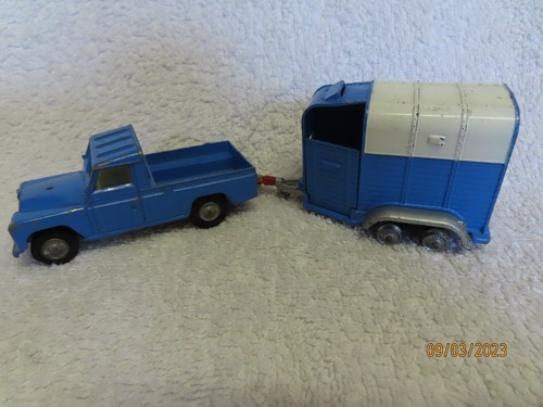 Corgi land rover with - ,