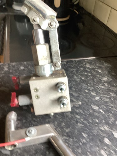 Hydraulic hand pump with - hand,