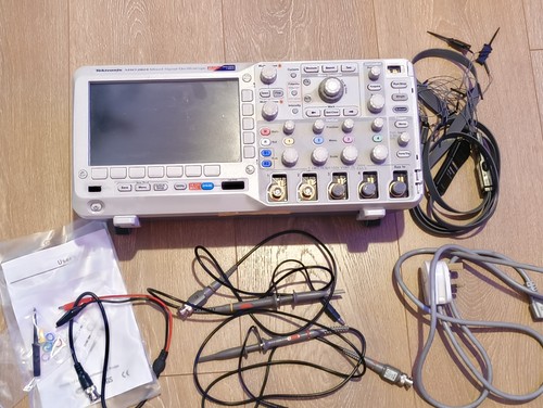 Tektronix mso2024b 200mhz - mso2024b, 4