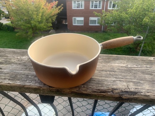 Vintage creuset cast iron - le,