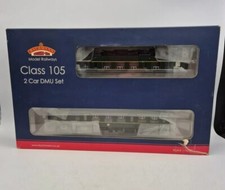 Bachmann 31-327 Class 105 Two Car DMU, BR Green With Half Yellow Ends OO Gauge
