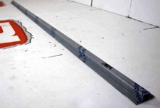 Body tub rear floor top hat