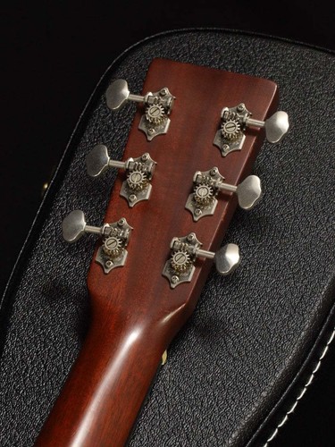 Martin 18v acoustic guitar - d-18v,