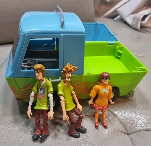 Scooby doo racing machine van - doo,