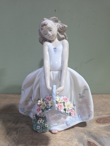 Lladro wild flowers girl - lladro,