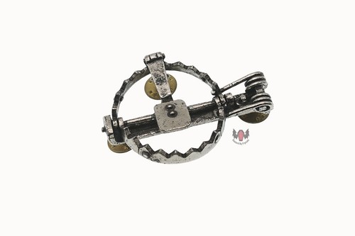 Bear trap pin badge alchemy - trap,