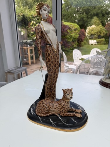Capodimonte lady with leopard - with,
