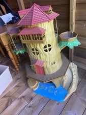 Sylvanian Families Tree House and Some Figures. Needs TLC