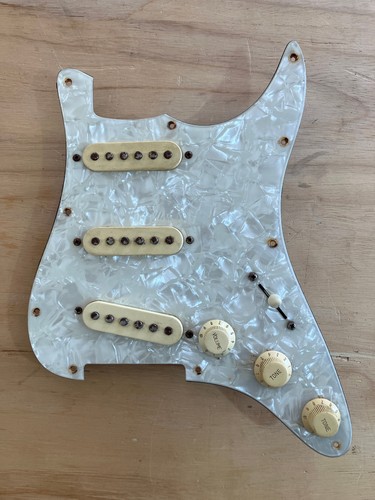 Vintage guitar pickup - v6,