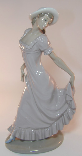Nao lladro 29cm figurine - by,