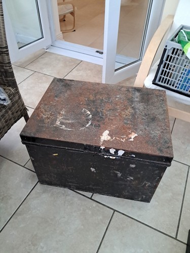 Large vintage metal trunk - metal,