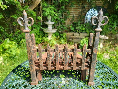 Vintage old antique fire - old,