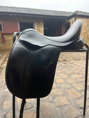 Black country dressage saddle - black,