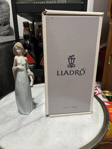 Lladro ingenue figurine 5487 - lladro,