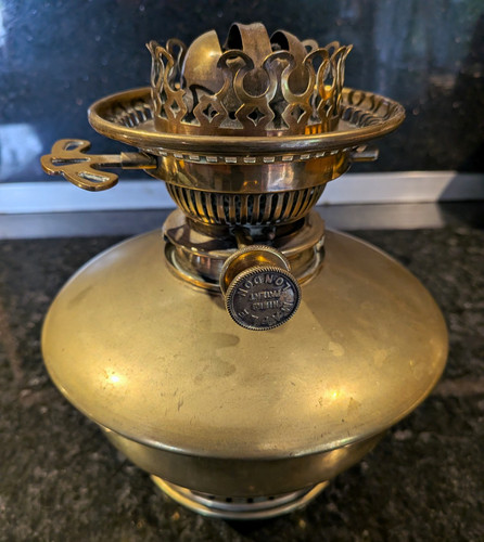 Hinks son brass oil lamp - son,