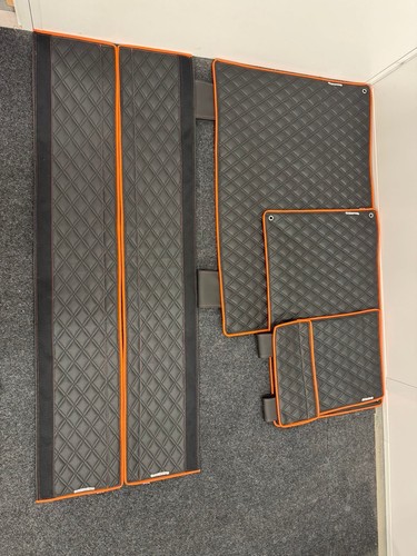 Orange black complete horse - orange/black,