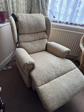LUXURY ELECTRIC RISER RECLINER