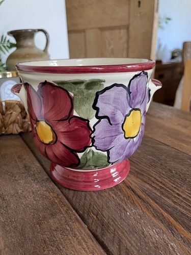 Hand painted studio style - painted,