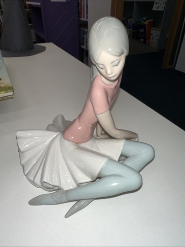 Lladro figurines pre owned - figurines,