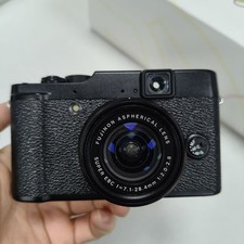 FUJIFILM X10 12MP Digital