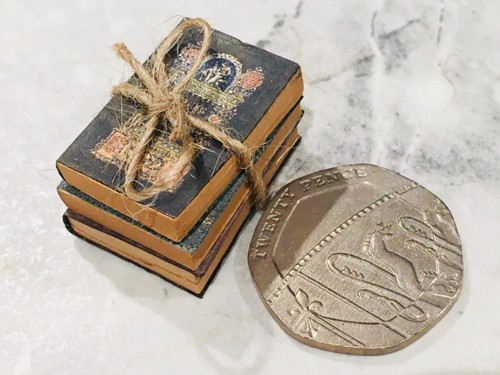 3pc scale dolls house - 1:12,