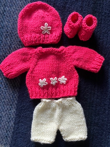 Hand knitted dolls clothes - dolls, to