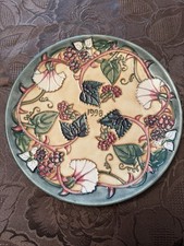 MOORCROFT YEAR PLATE
