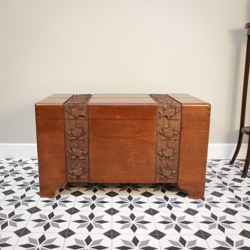 Camphor wood chest - , oriental