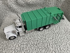 1/32 New Ray Kenworth W900  White & Green Garbage Truck Collectible Toy