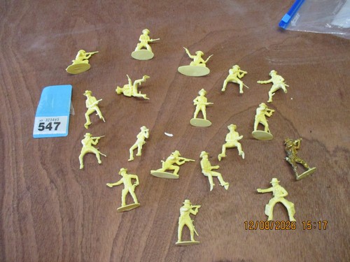 Plastic toy soldiers 32 - plastic, 1/32