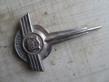 MORRIS MINOR 1000 BONNET  BADGE