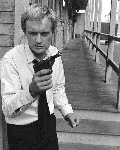 David mccallum pointing gun - david,