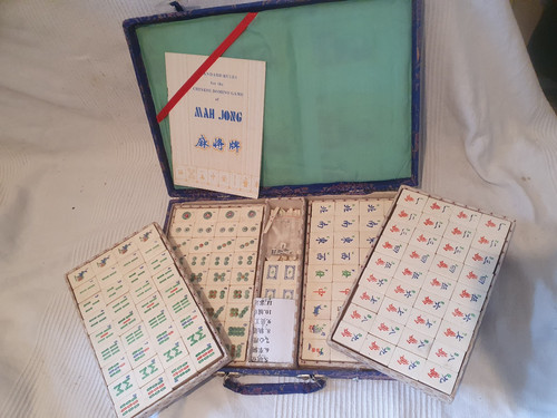 Vintage mah jong set - mah, in