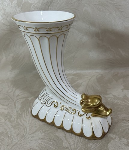Coalport cornucopia horn of - -,