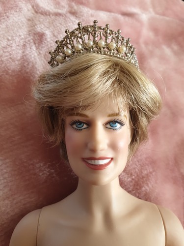 Franklin mint dolls tiara no - mint., tiara.