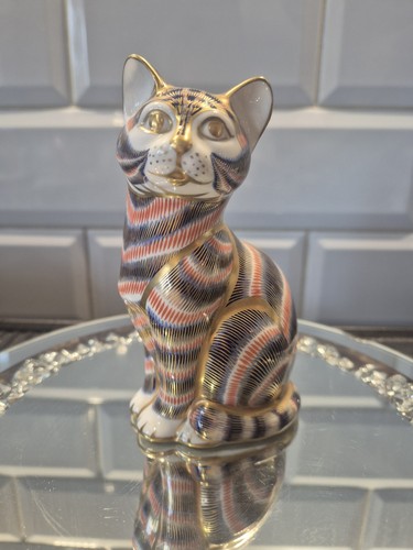 Royal crown derby imari cat - crown,