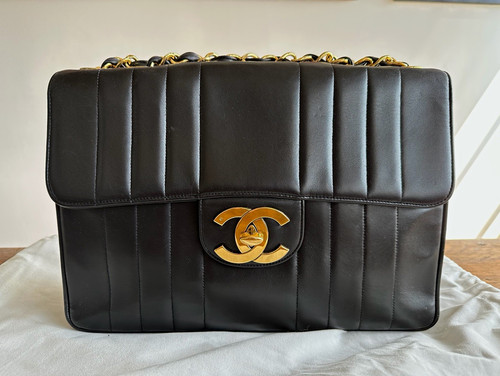Chanel classic flap - flap, black