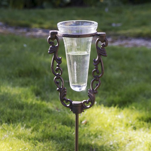 Cast iron scroll - cast, rain