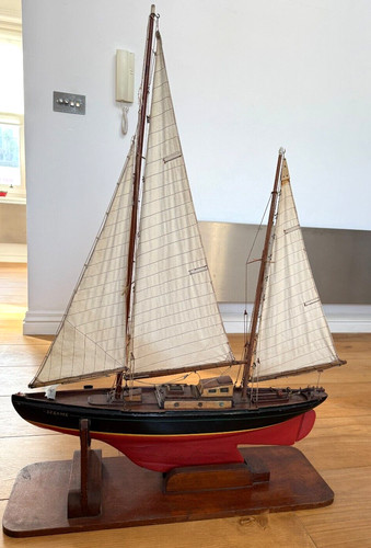 Vintage 1963 racing pond yacht - racing,