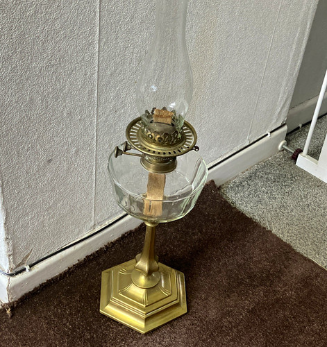 Victorian oil lamp - brass, very