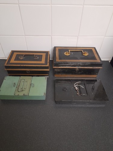 Medium vintage antique - /,