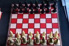 CHESS SET WITH MEDIEVAL