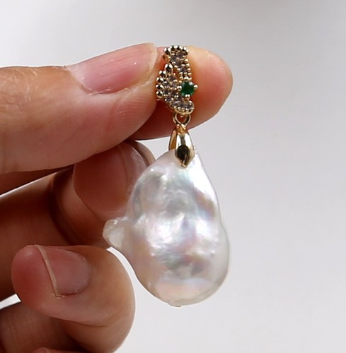 White baroque keshi - white,
