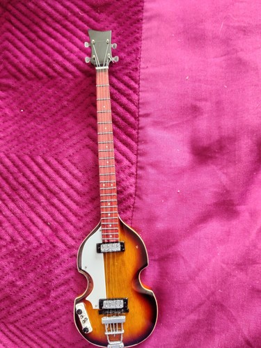 Paul mccartneys hofner guitar - hofner,