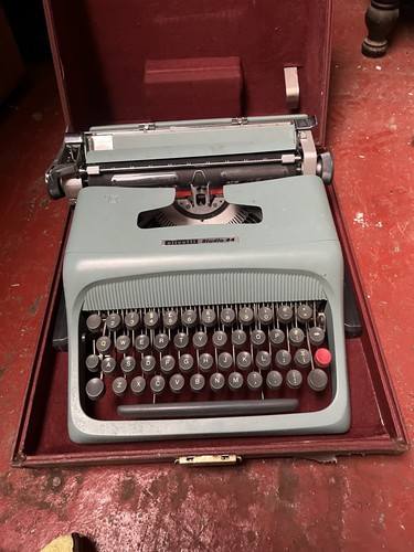 Olivetti studio typewriter - studio, 44