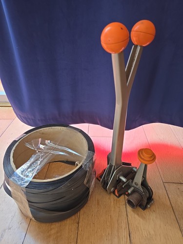 Pallet strapping tool with - pallet,