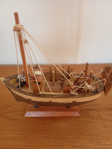 Beautiful vintage model - ,