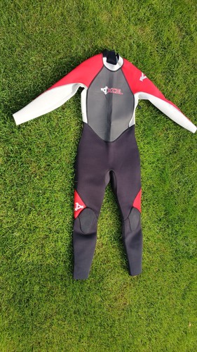 Xcel kids age wet suit - 13-14,