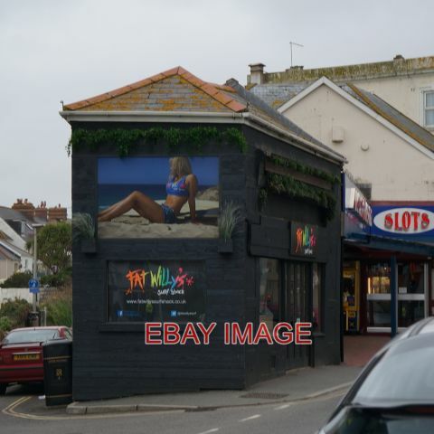 Photo fat willy on east - photo,