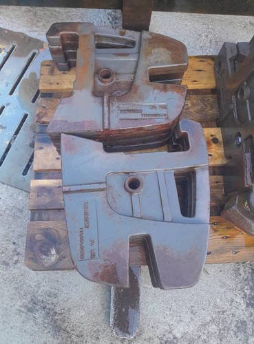 Renault 34kg tractor front